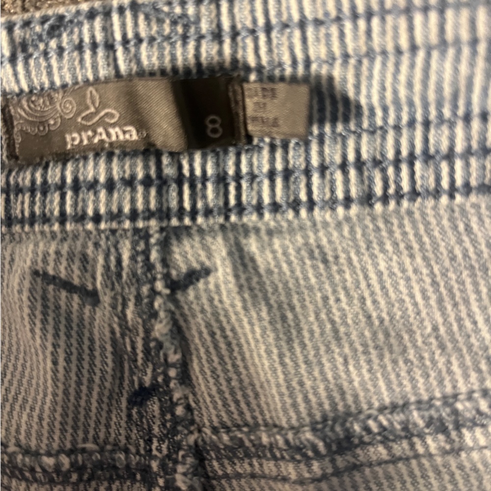 PrAna 🦩 Women’s  denim cotton  Blue stripe shorts Sz:8 - Picture 5 of 10